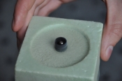 Kulička se vznáší - supravodič